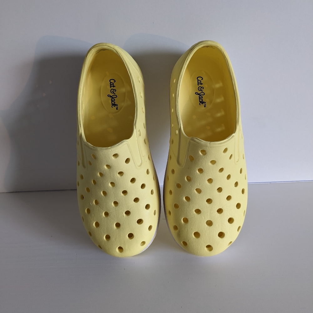 Cat and Jack Yellow Water Shoes Size 10